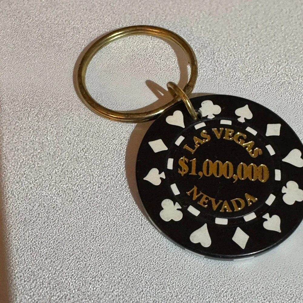 Las Vegas‎ Nevada 1 Million Dollar Casino Chip Keychain Gold Tone Ring